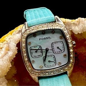 Women’s Fossil watch with genuine leather band.